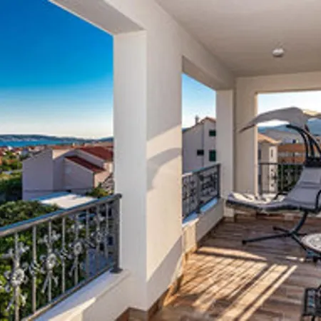 Ferienhaus Relax - Beheizter - Heated Pool Kastela Exterior photo
