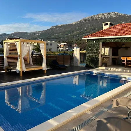Ferienhaus Relax - Beheizter - Heated Pool Kastela Exterior photo
